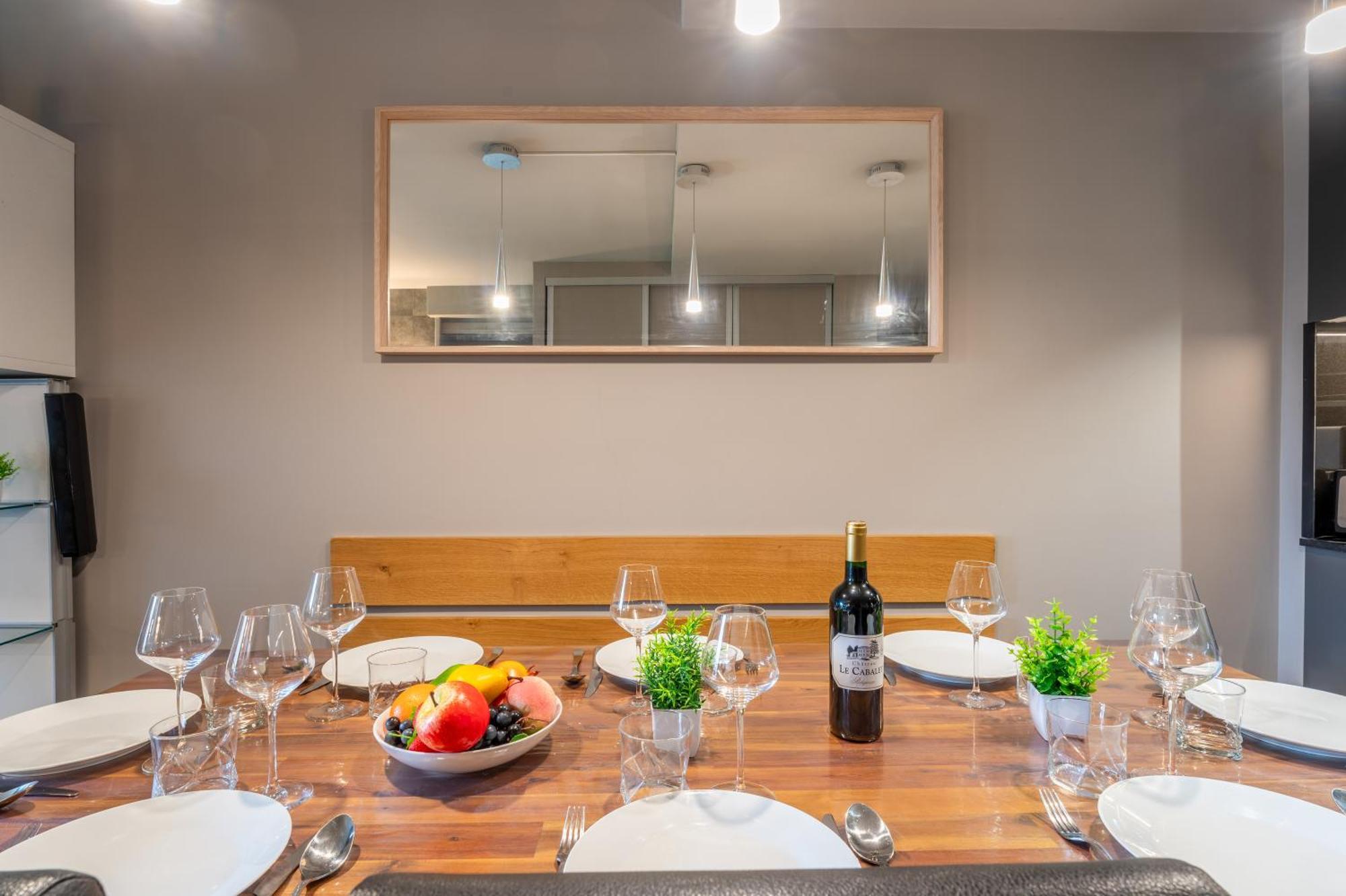 In-out - Heart Of Spacious 8 Guests Apartment, Wifi 303 Appartement *