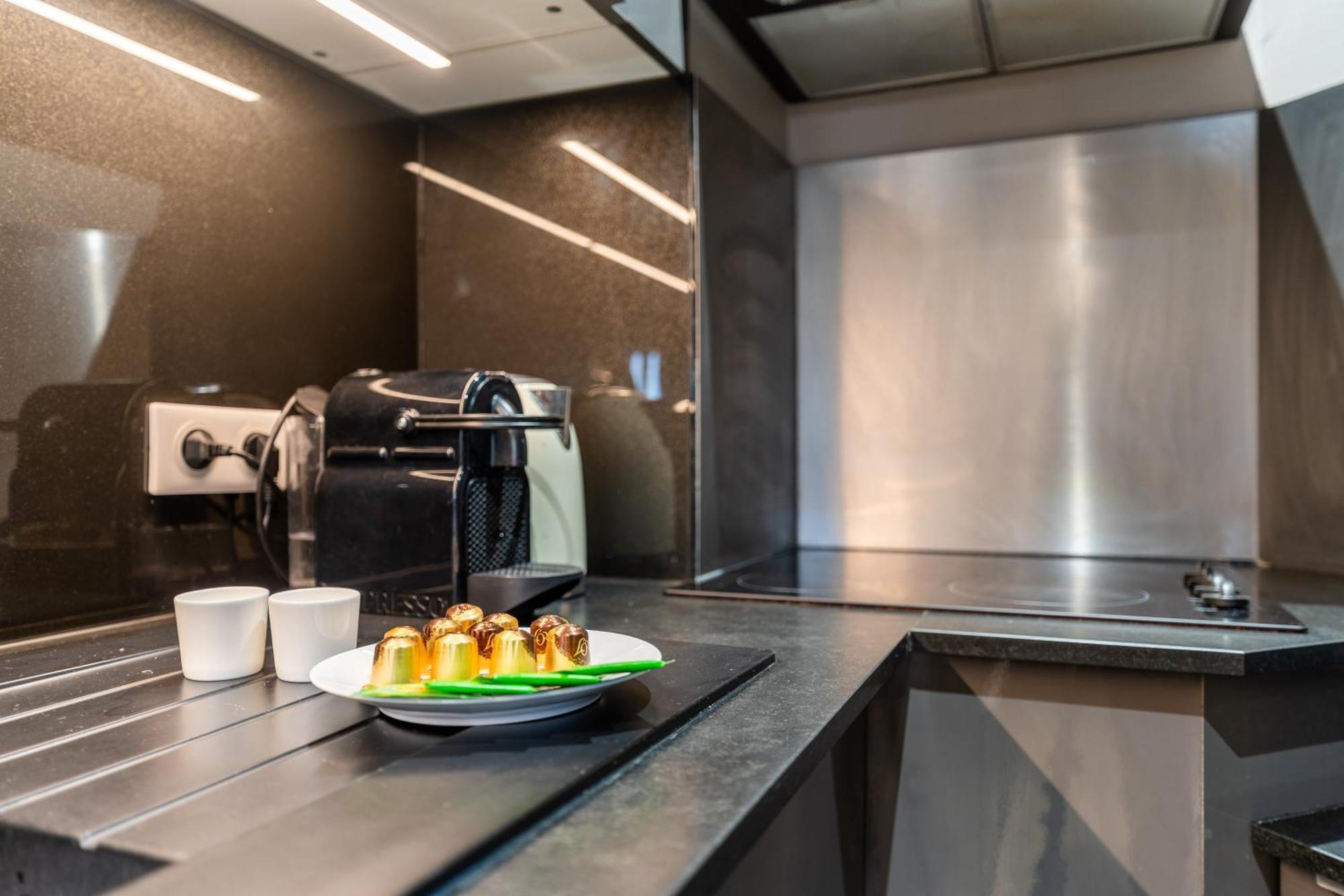 In-out - Heart Of Spacious 8 Guests Apartment, Wifi 303 *